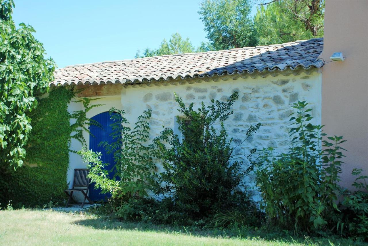 Le Mas De La Cigale Bleue, Caumont Sur Durance Bed and Breakfast Buitenkant foto