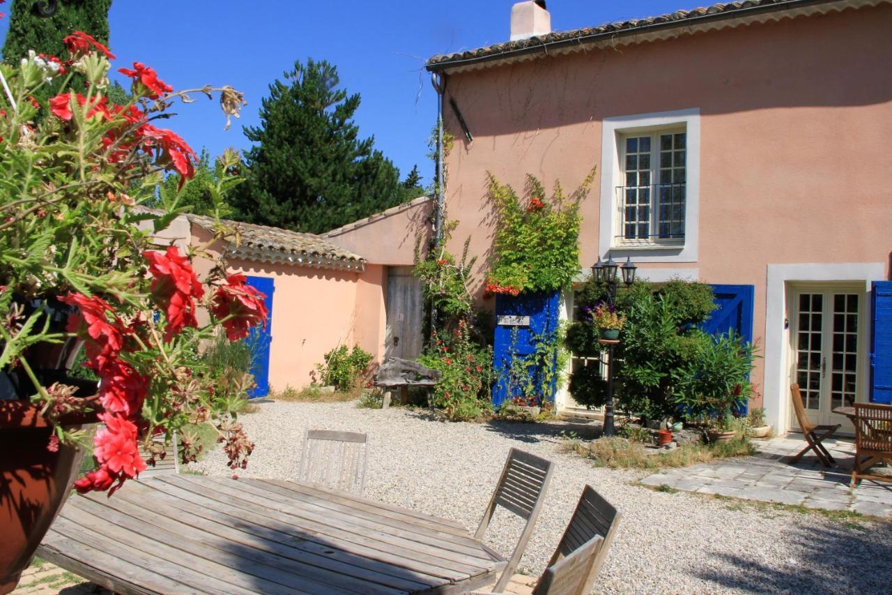 Le Mas De La Cigale Bleue, Caumont Sur Durance Bed and Breakfast Buitenkant foto