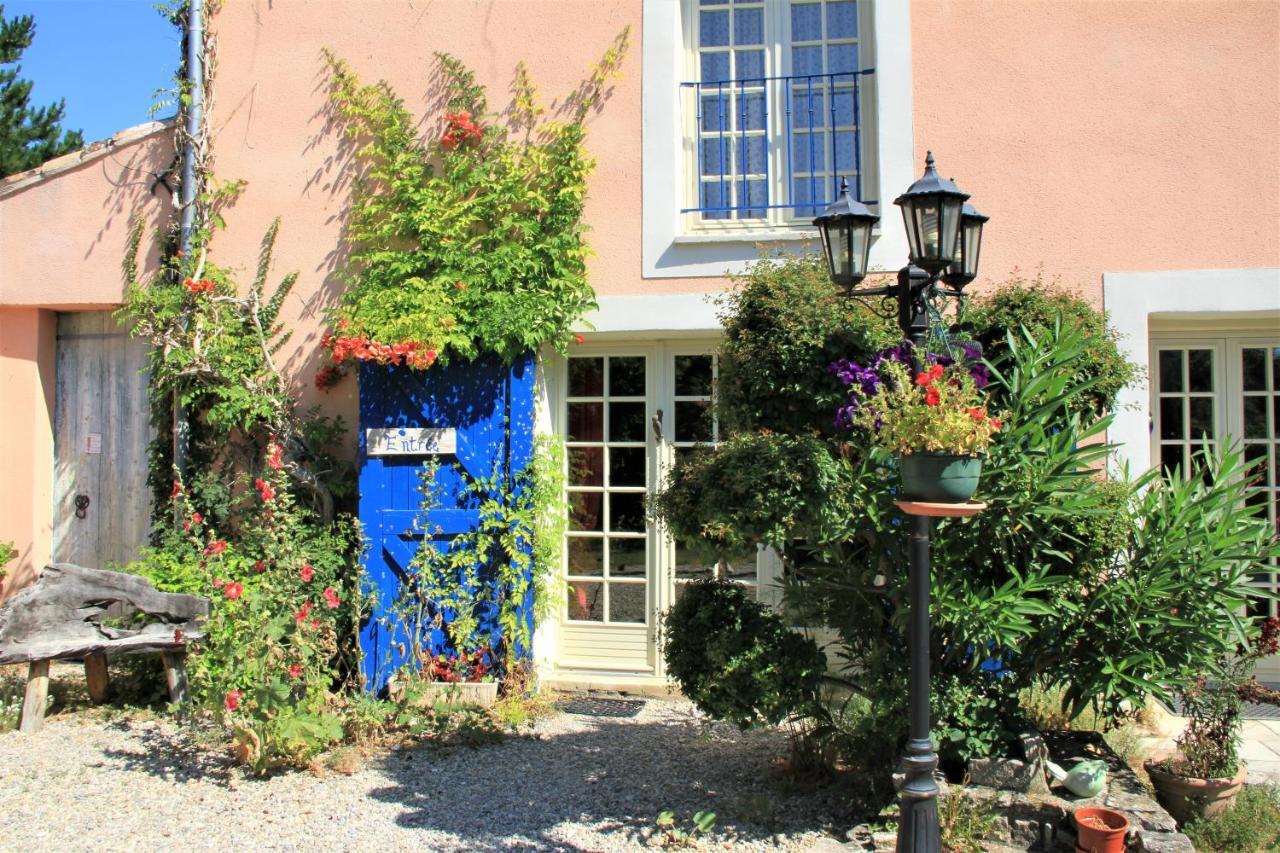 Le Mas De La Cigale Bleue, Caumont Sur Durance Bed and Breakfast Buitenkant foto