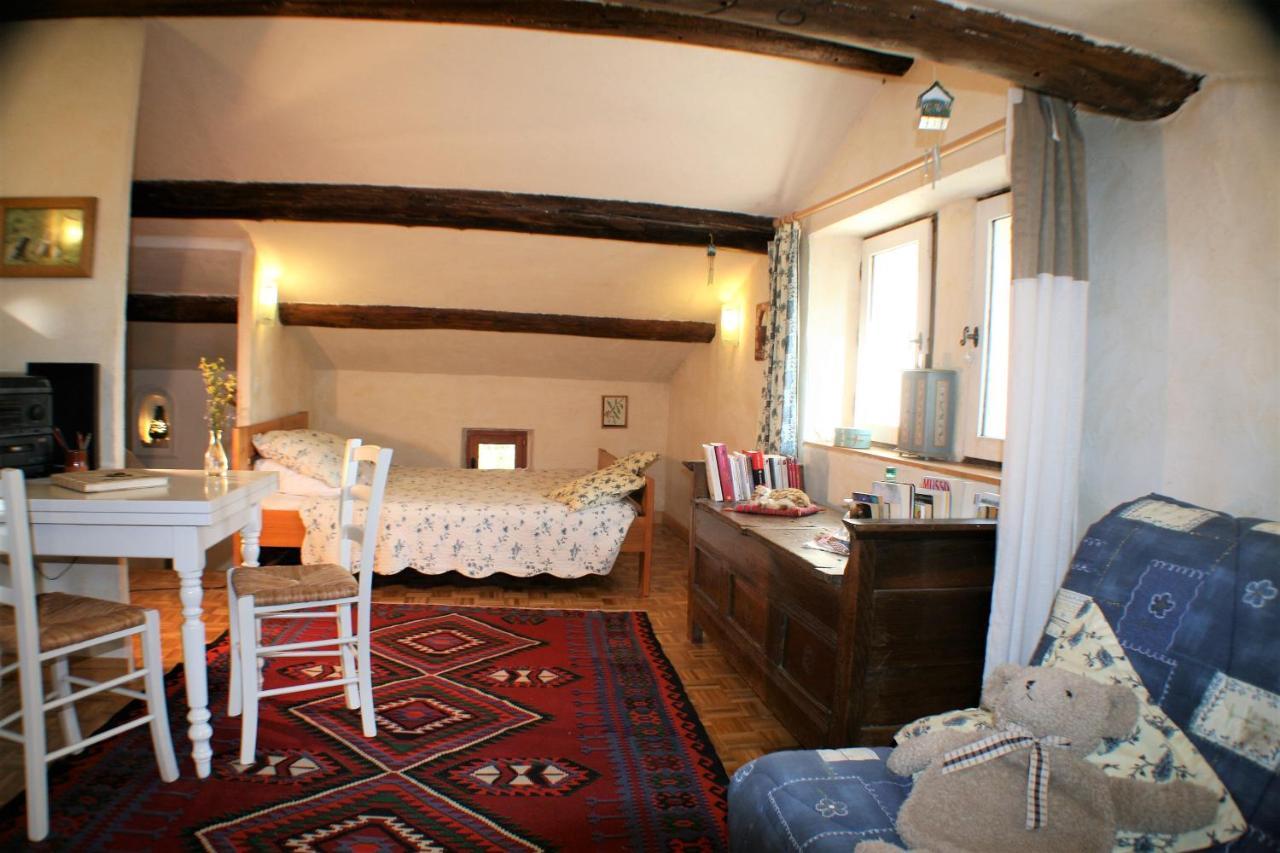 Le Mas De La Cigale Bleue, Caumont Sur Durance Bed and Breakfast Buitenkant foto