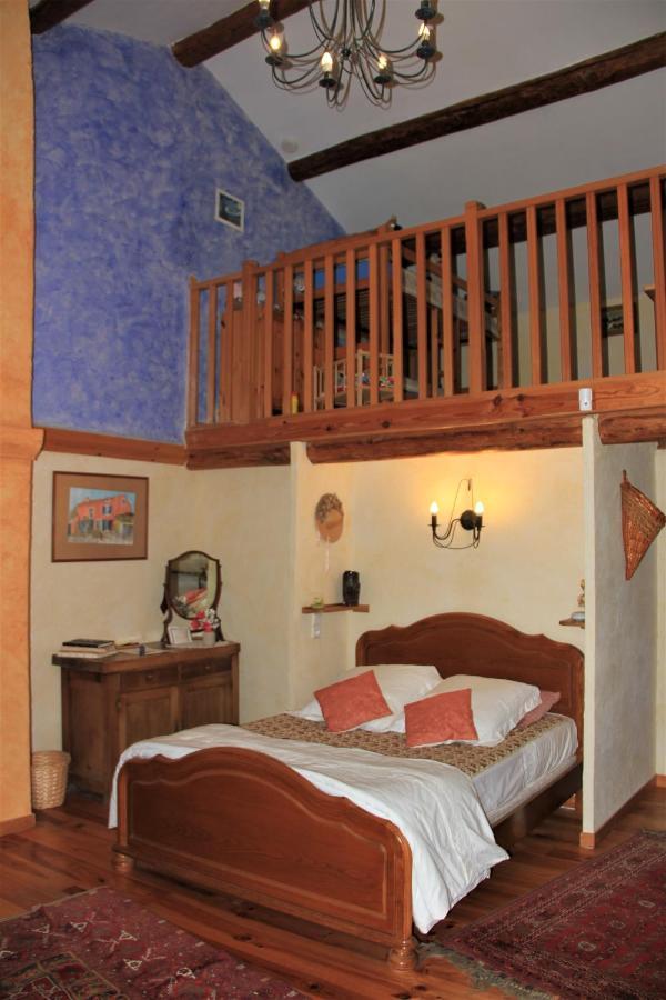 Le Mas De La Cigale Bleue, Caumont Sur Durance Bed and Breakfast Buitenkant foto