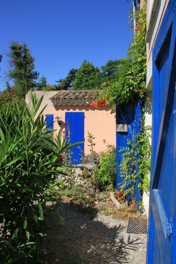 Le Mas De La Cigale Bleue, Caumont Sur Durance Bed and Breakfast Buitenkant foto