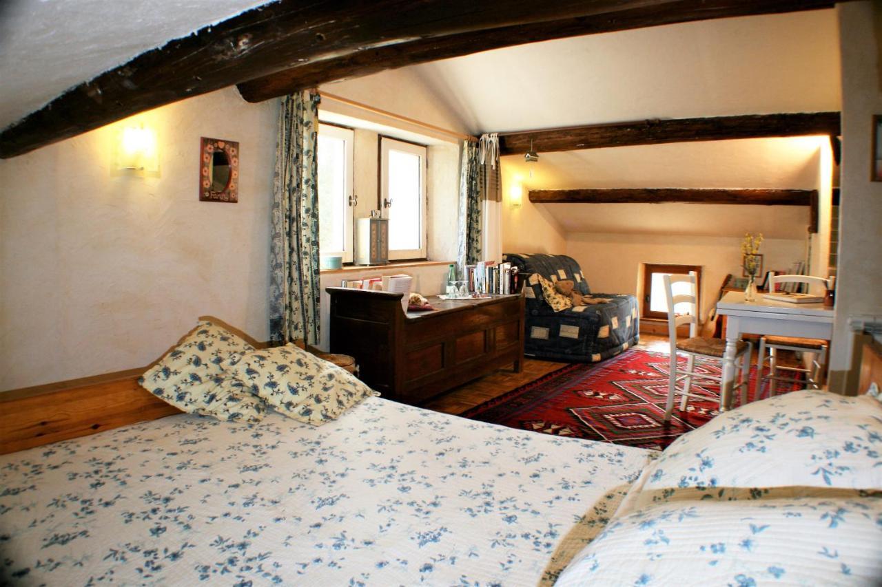 Le Mas De La Cigale Bleue, Caumont Sur Durance Bed and Breakfast Buitenkant foto